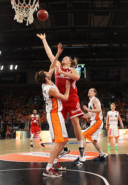 只有两名球 只有两名球